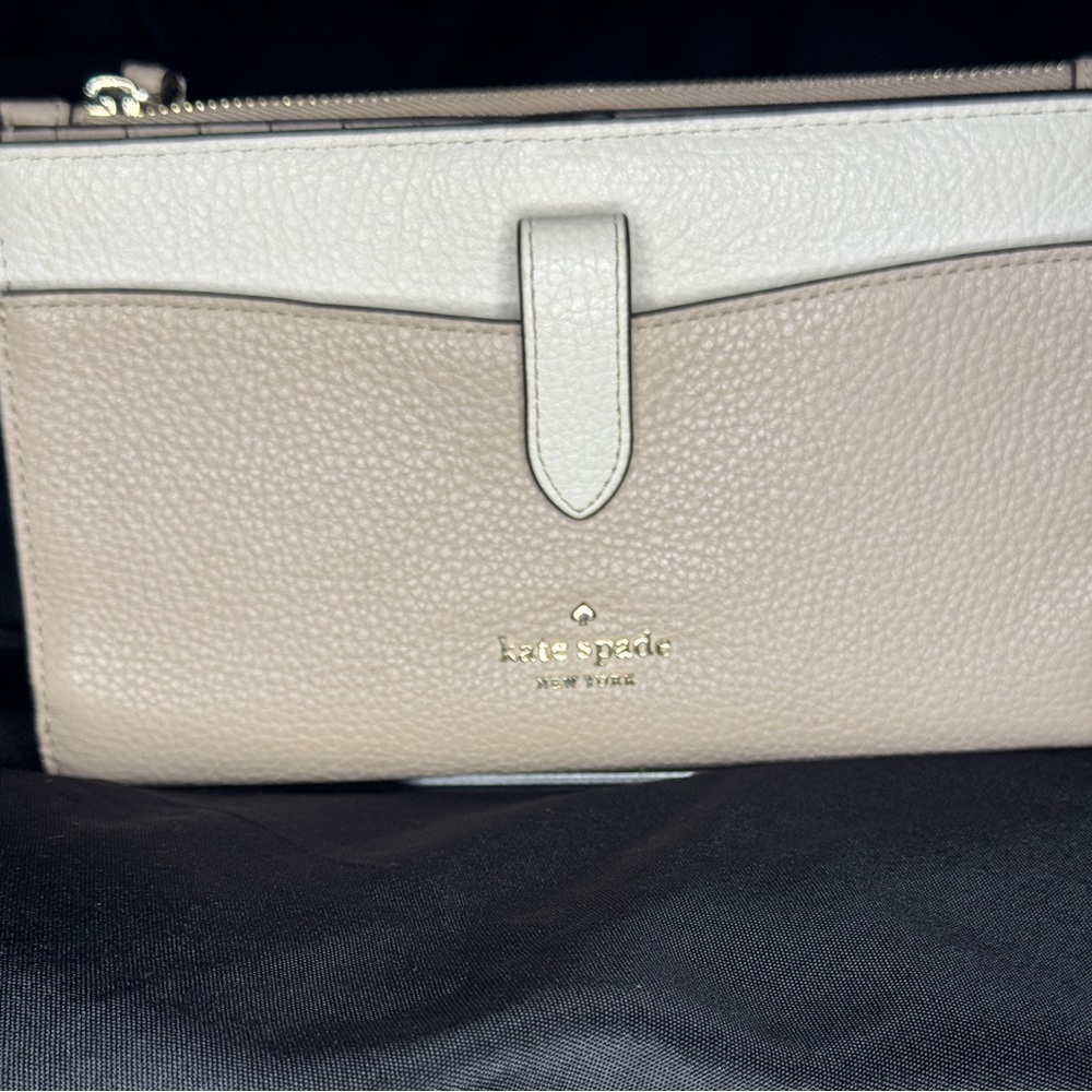 Kate Spade XL Two-Tone Wallet Wristlet – Tan & White – New Without Tags